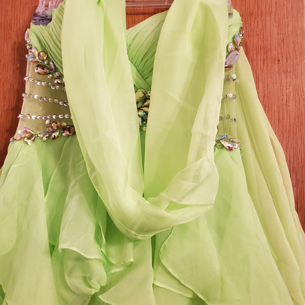 Dress - Picture 6 of 8